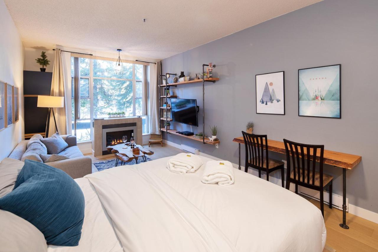 Bright Suite At Ski In/Out Glacier Lodge! Whistler Esterno foto