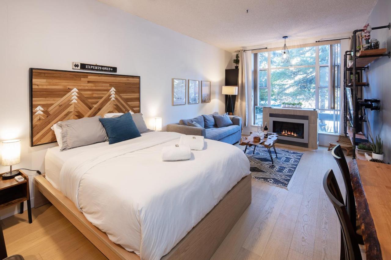 Bright Suite At Ski In/Out Glacier Lodge! Whistler Esterno foto
